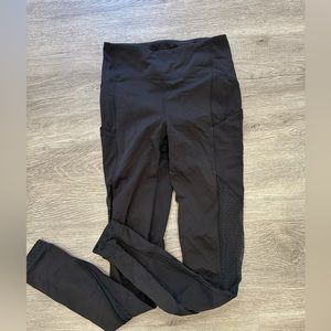 Lulu - black leggings with mesh detail